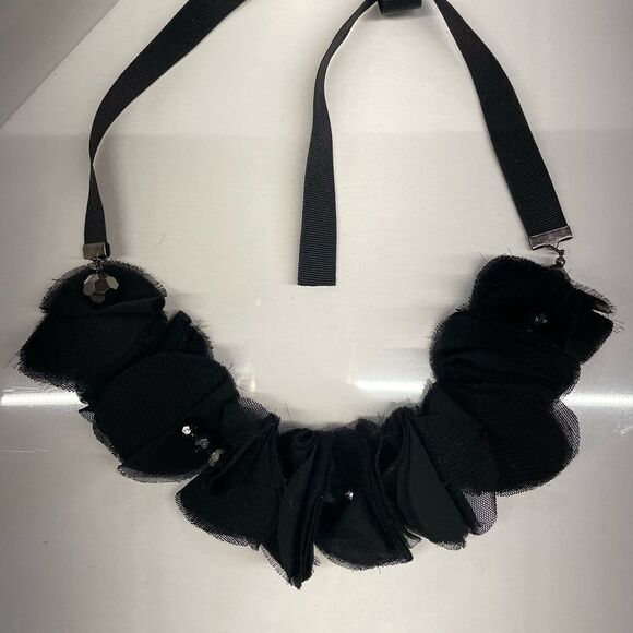 Silk and lace soft necklace - Picture 3 of 4